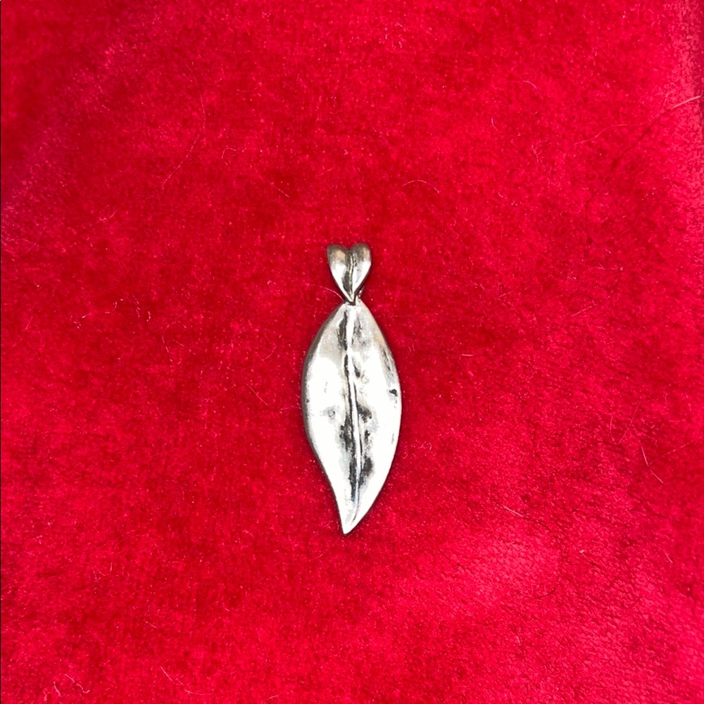 925 Sterling Silver Leaf Pendant